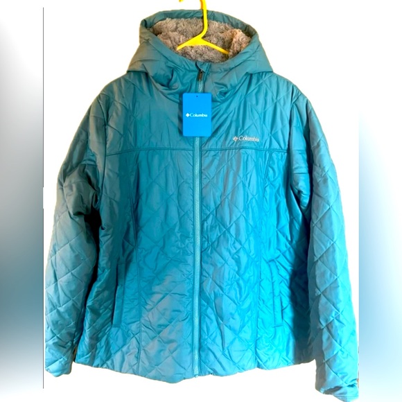 Columbia quilted jacket with hood and side zip pockets. NWT. Women’s size XXL